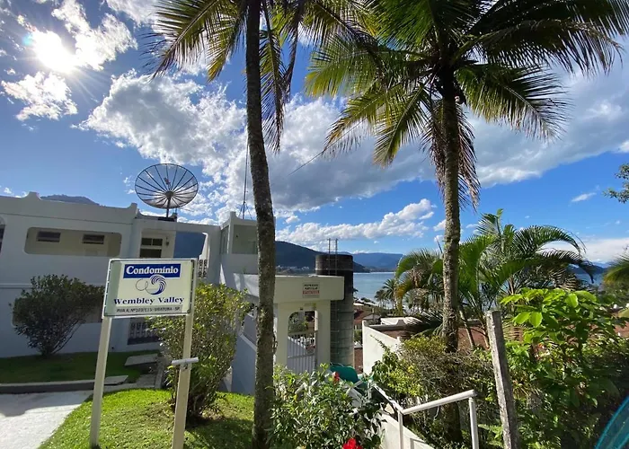 Ubatuba Vista para o mar e pé na areia - Praia das Toninhas